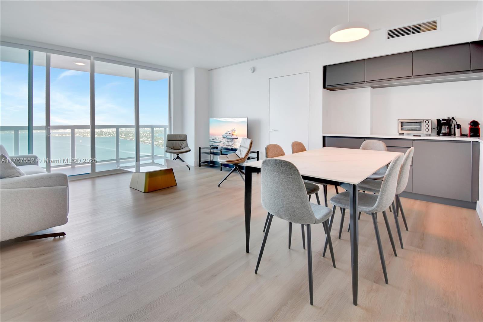 1800 N Bayshore Dr # 3903