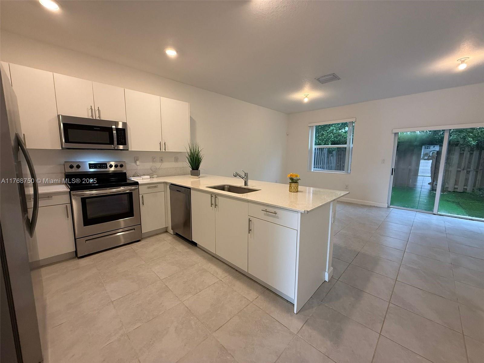 1655 SE 26th Rd Unit: .