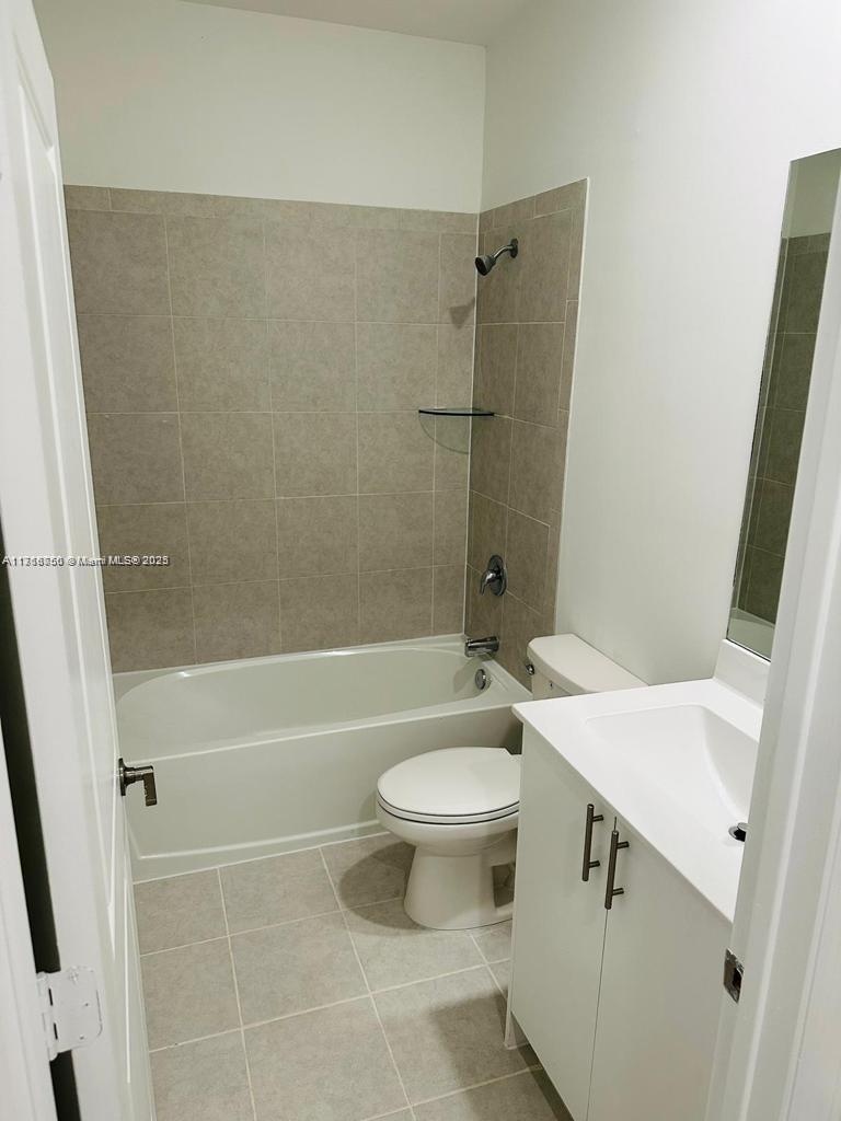 1655 SE 26th Rd Unit: .