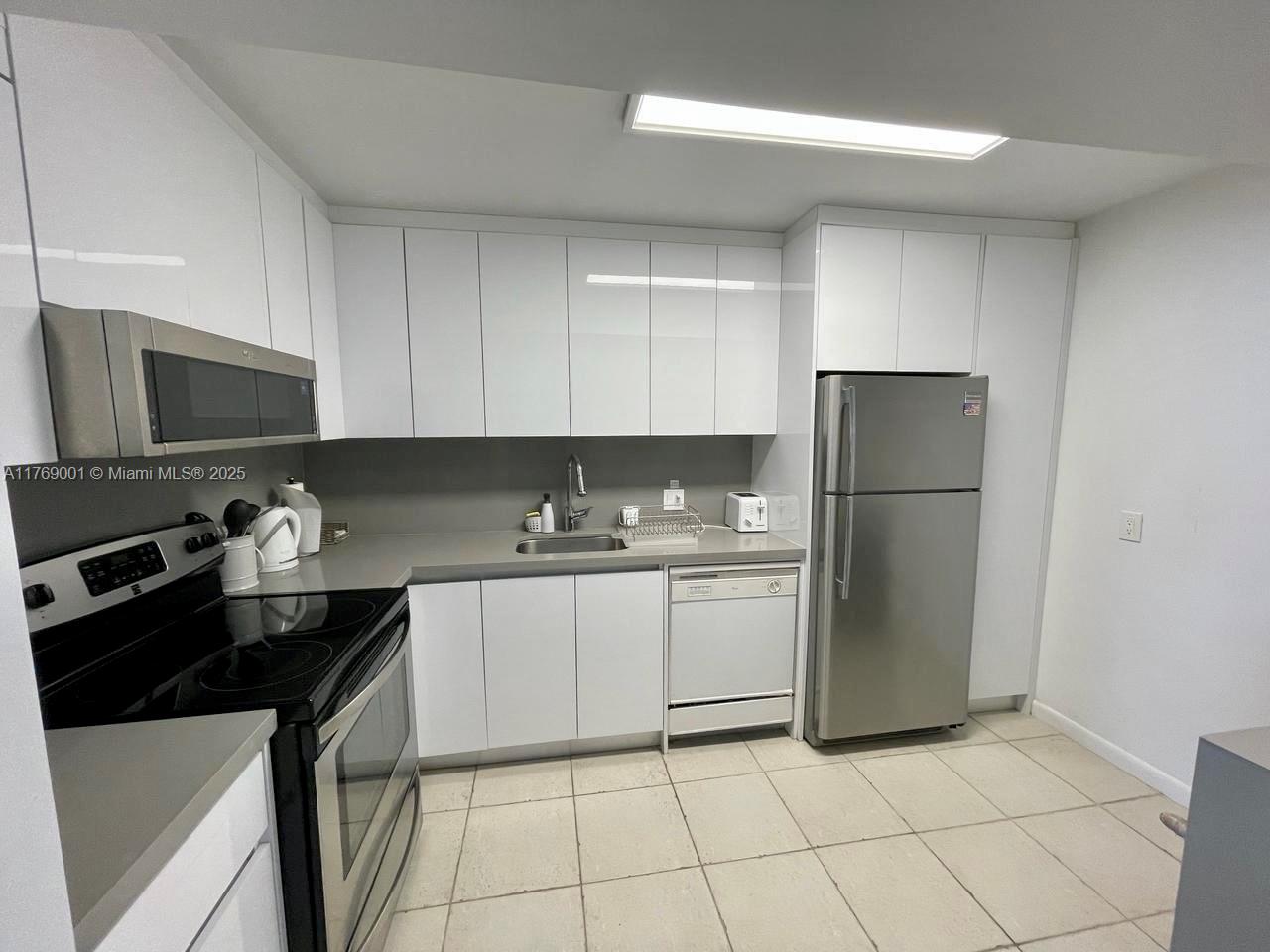 100 Bayview Dr # 2021