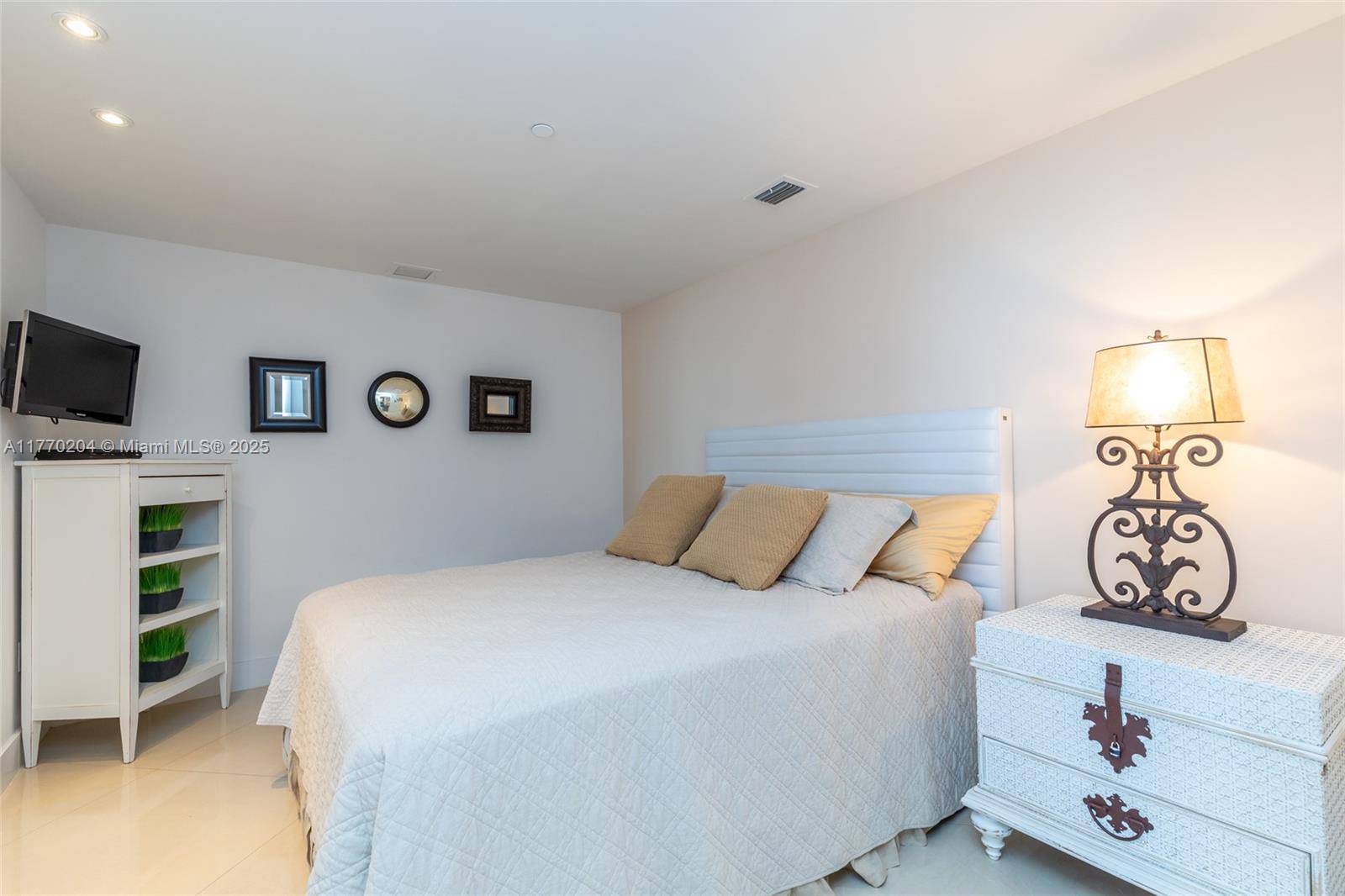495 Brickell Ave # 1005