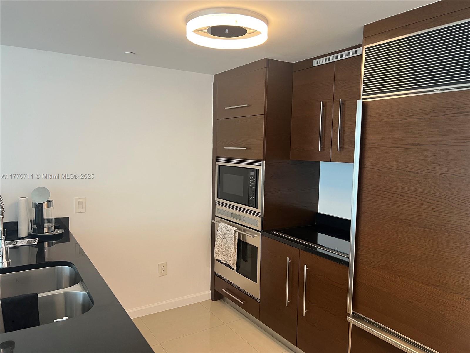 475 Brickell Ave # 3514