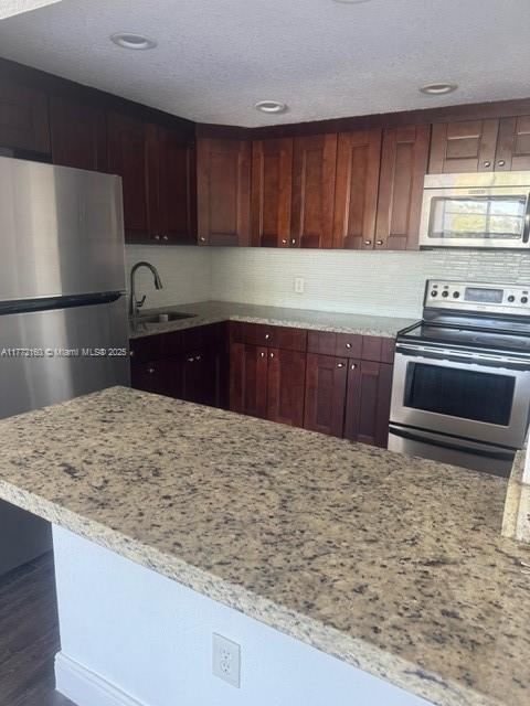2175 NE 170th St # 308