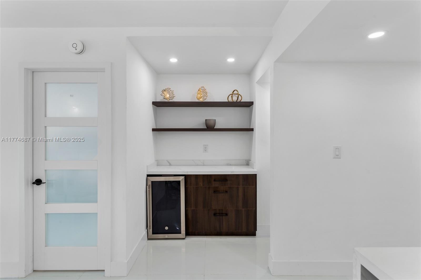 5701 Collins Ave # 503