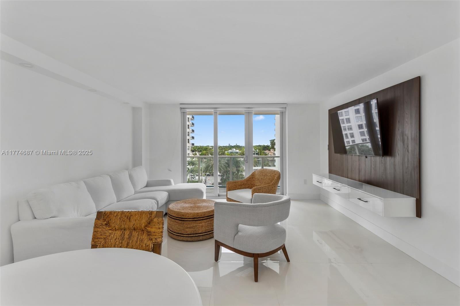 5701 Collins Ave # 503