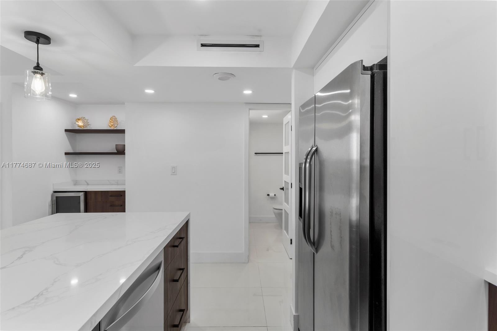 5701 Collins Ave # 503