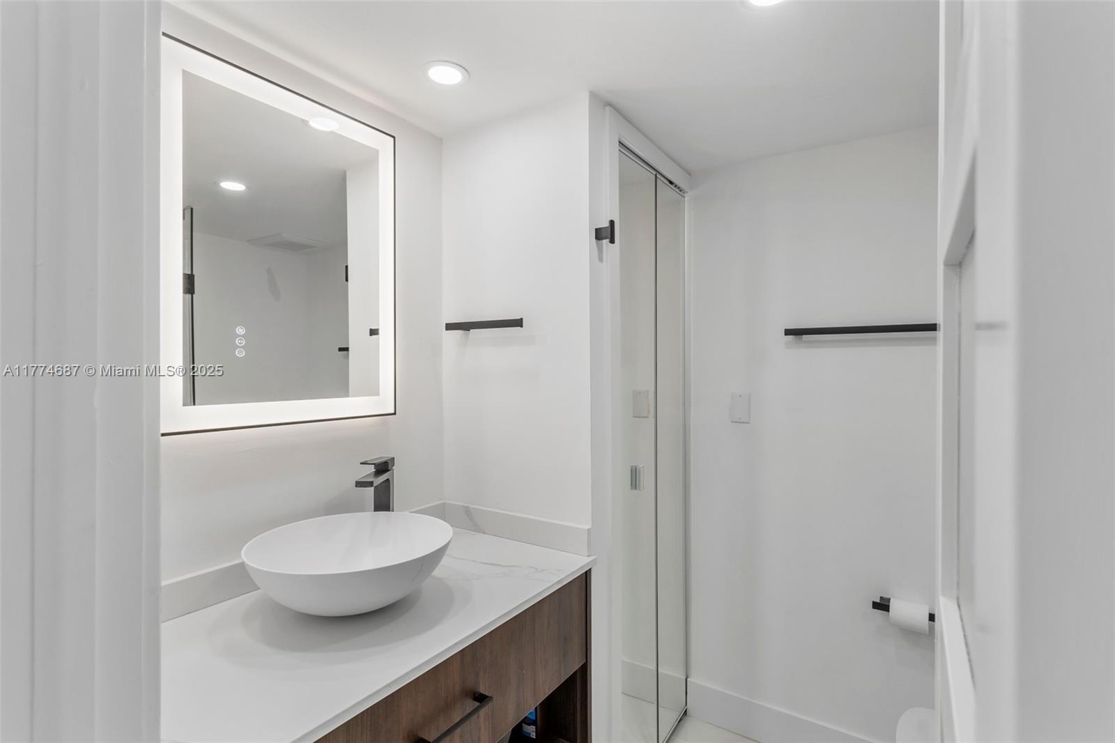 5701 Collins Ave # 503