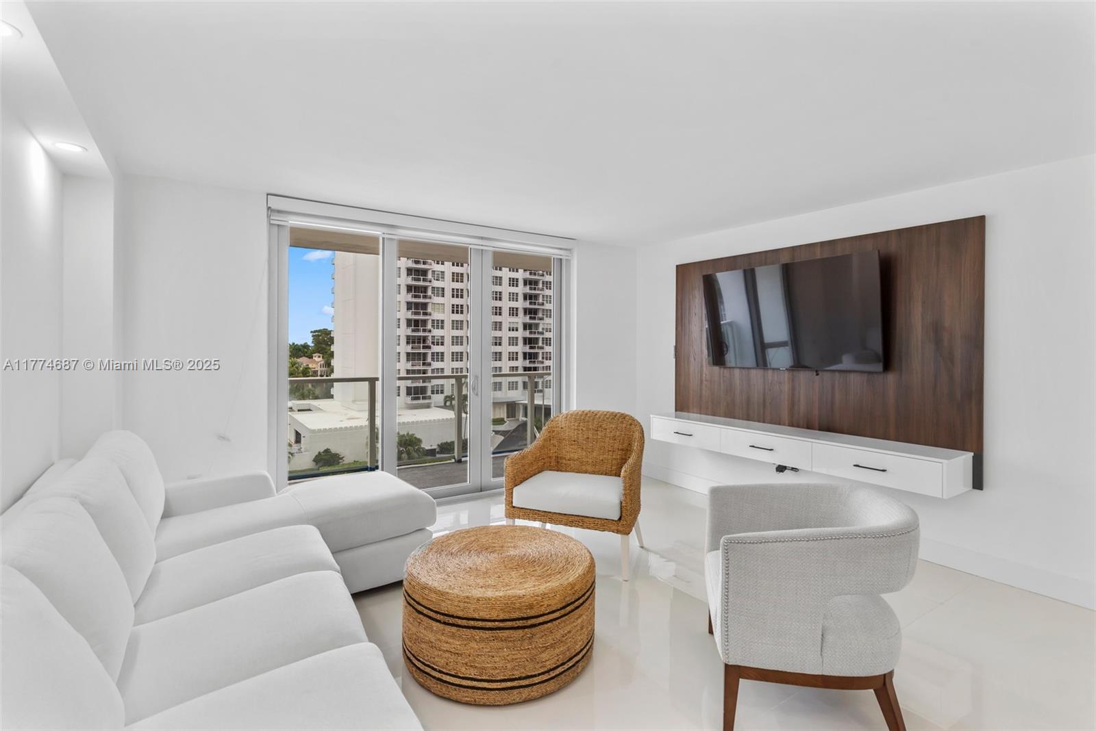 5701 Collins Ave # 503