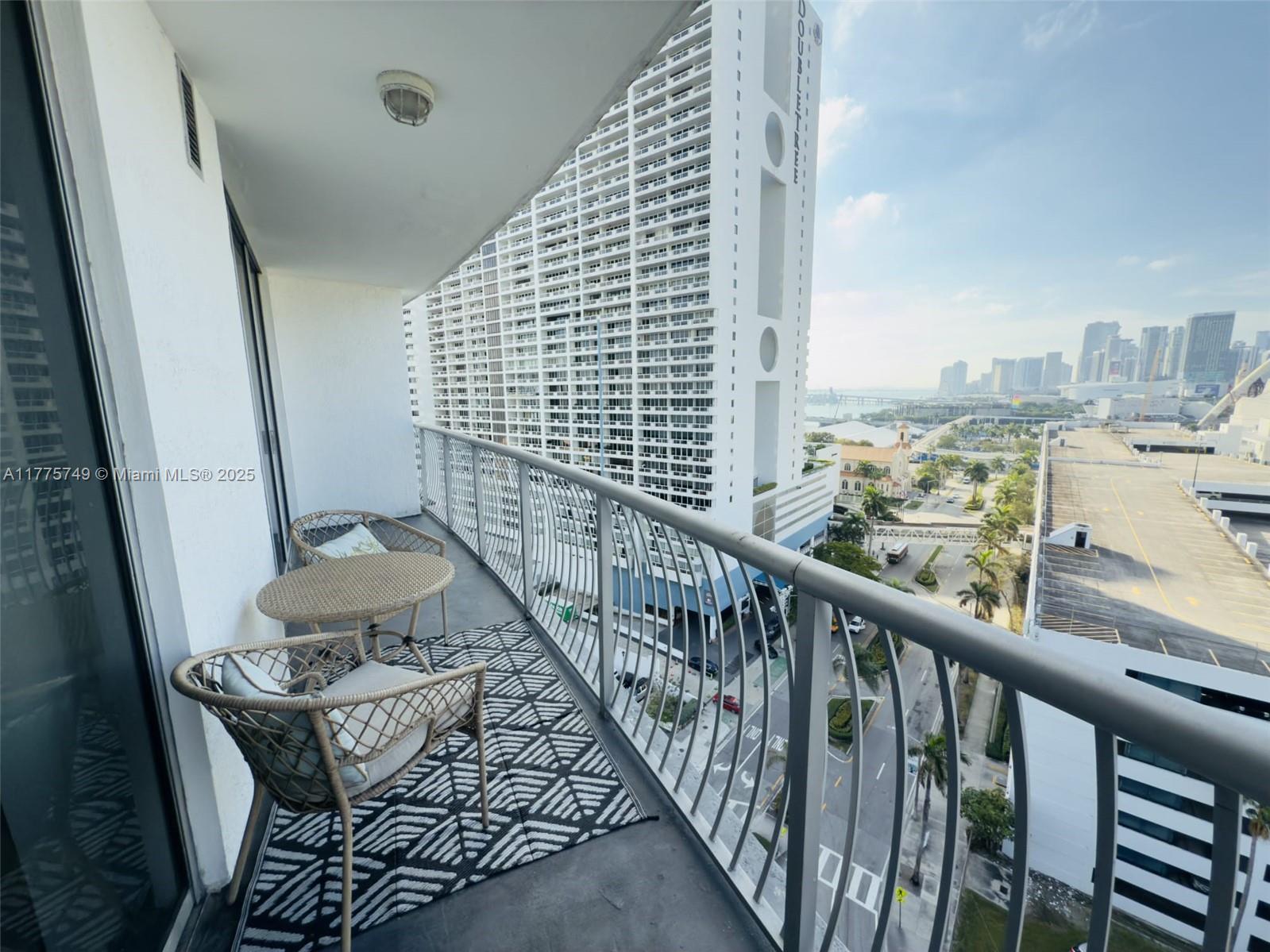 1750 N Bayshore Dr # 1612