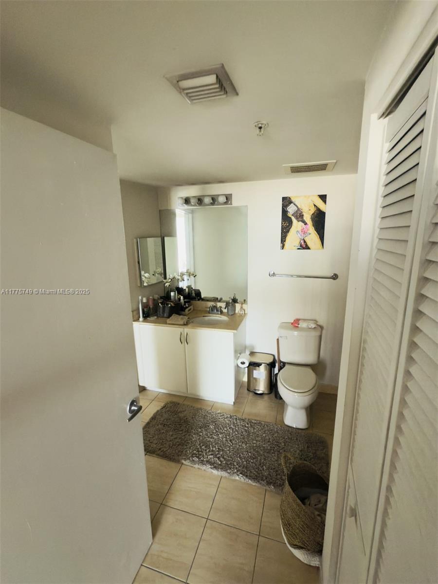 1750 N Bayshore Dr # 1612