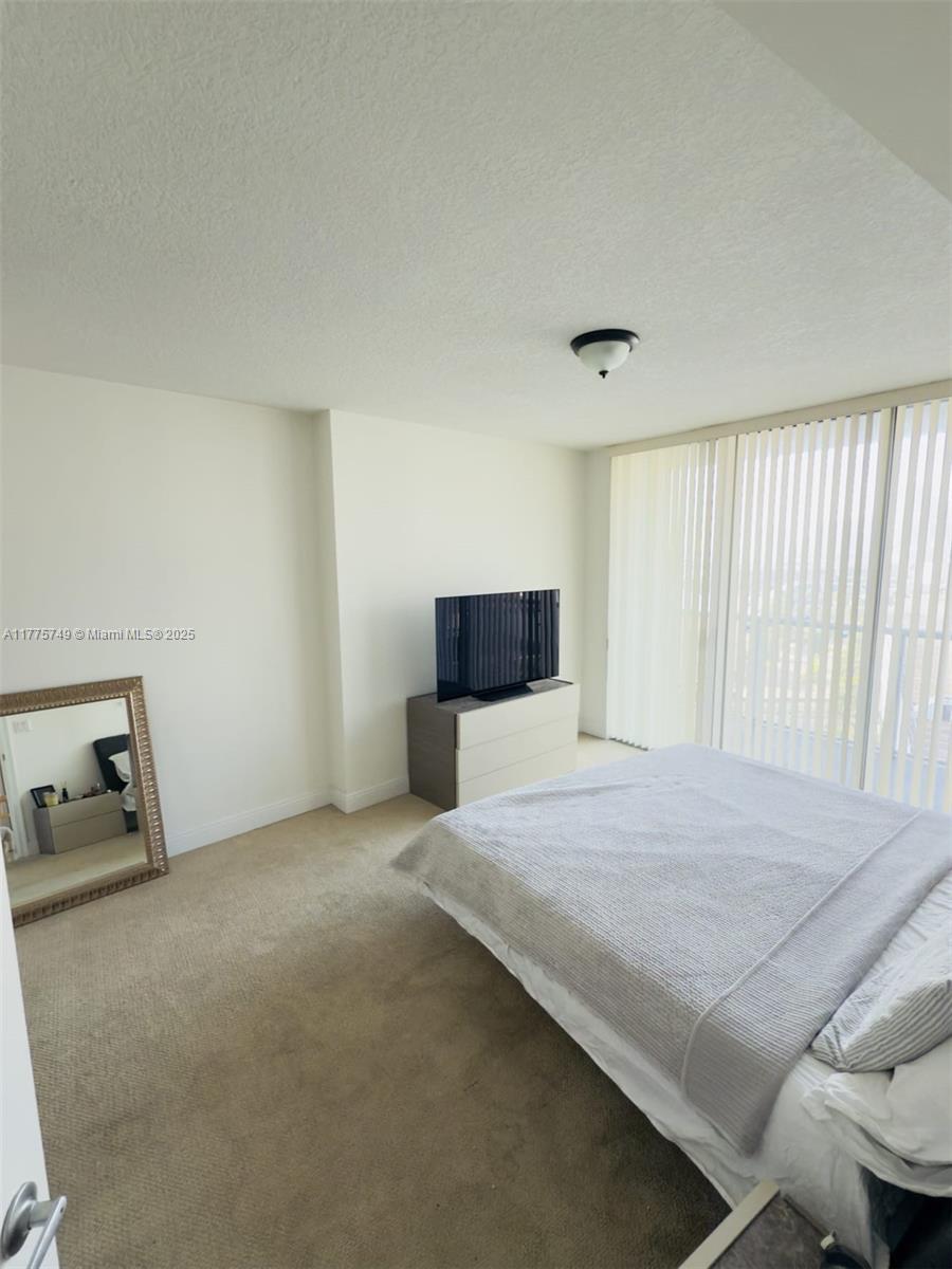 1750 N Bayshore Dr # 1612
