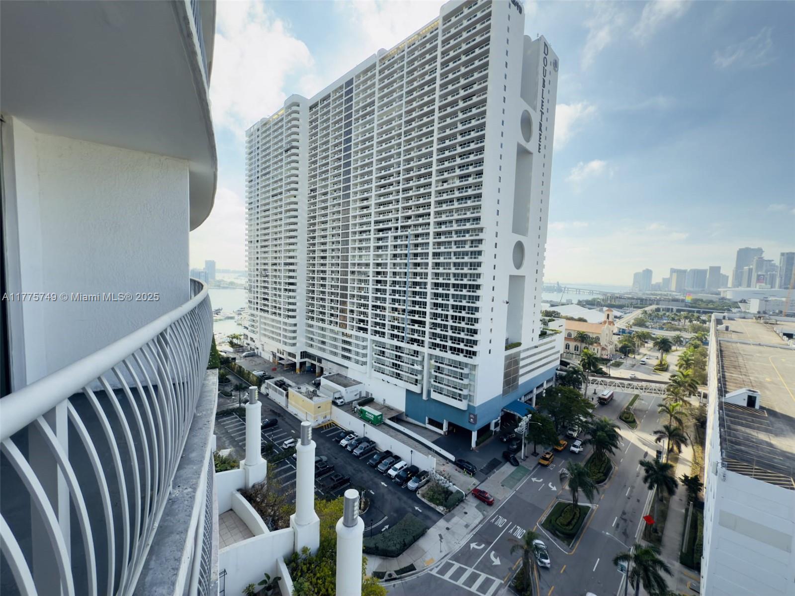 1750 N Bayshore Dr # 1612