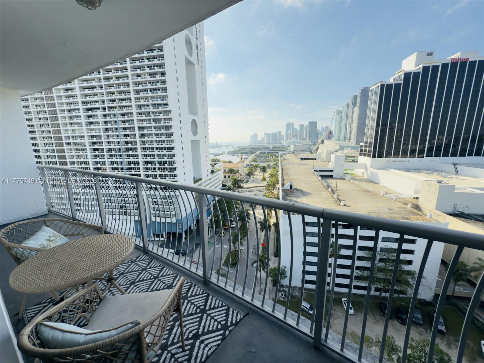 1750 N Bayshore Dr # 1612