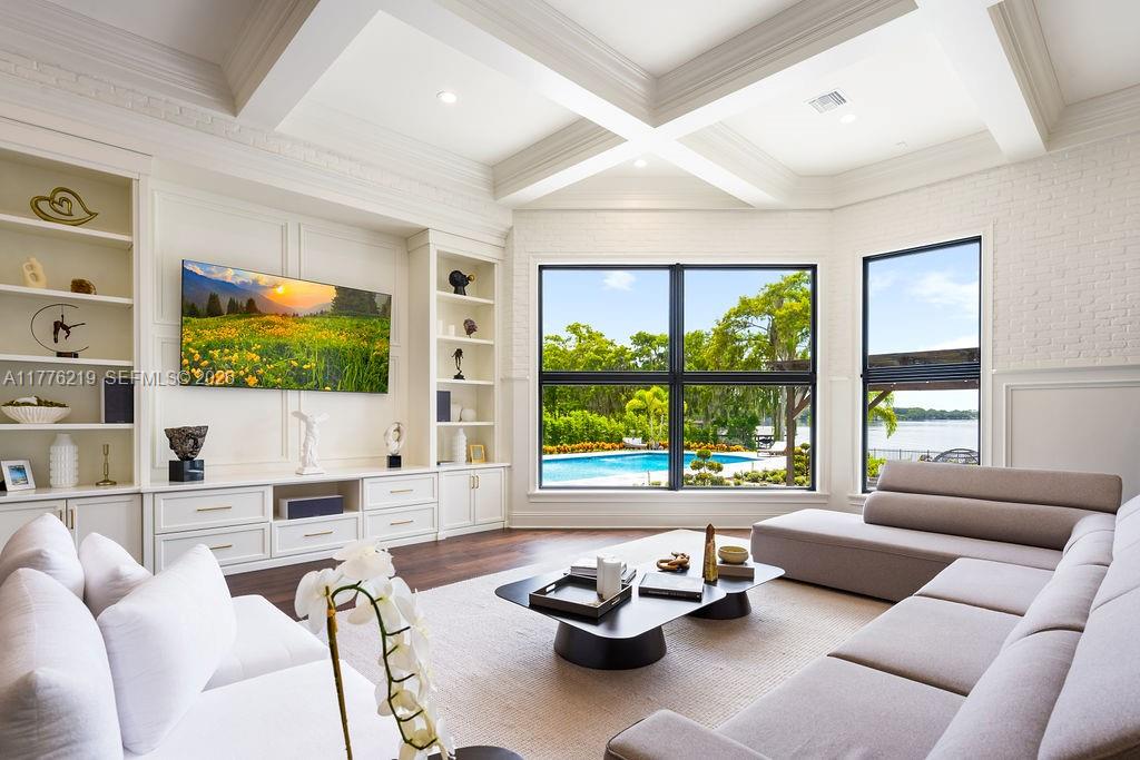 570 Manor Rd, Maitland