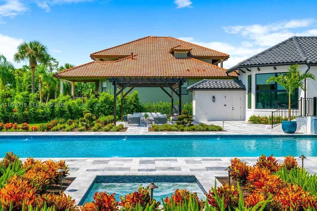 570 Manor Rd, Maitland