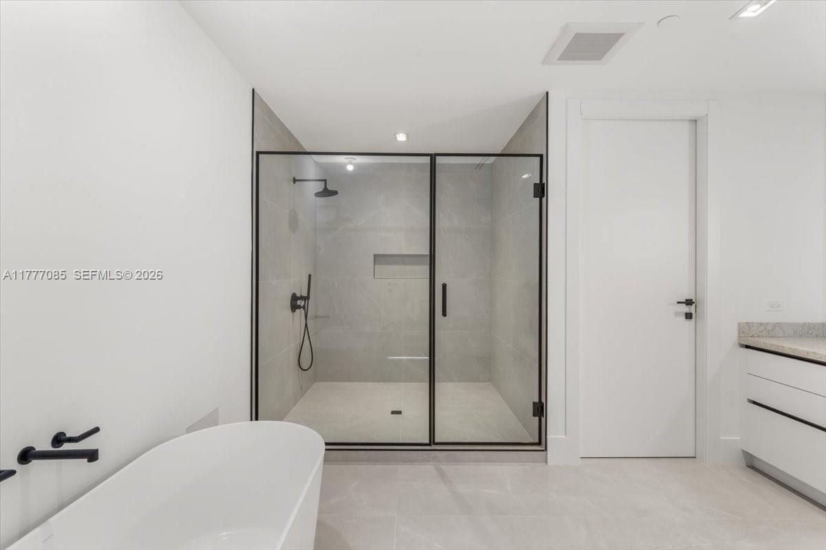 160 Isle Of Venice Dr. Unit: PH2