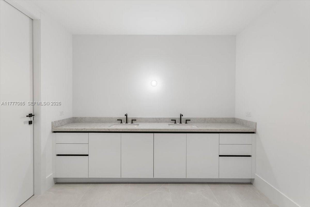 160 Isle Of Venice Dr. Unit: PH2