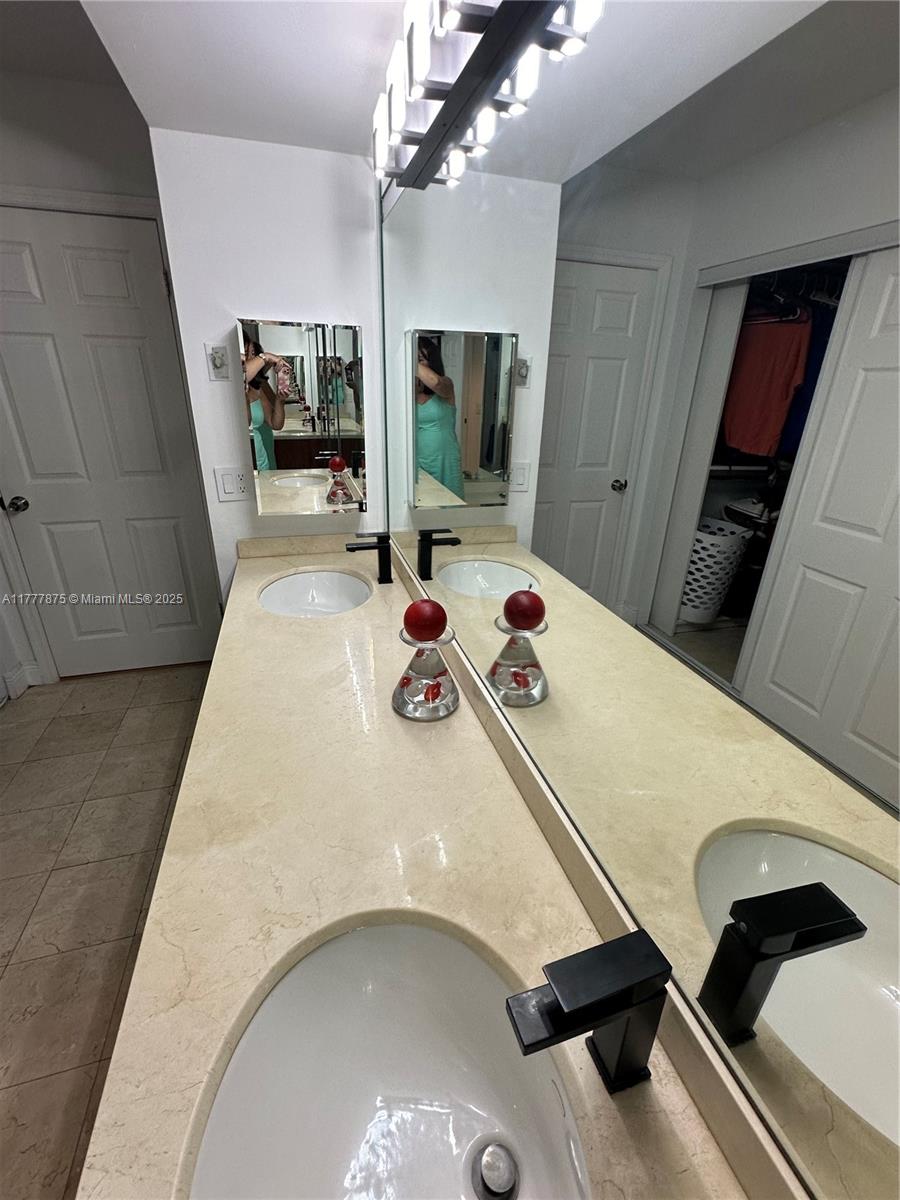 3500 Mystic Pointe Dr # 2507