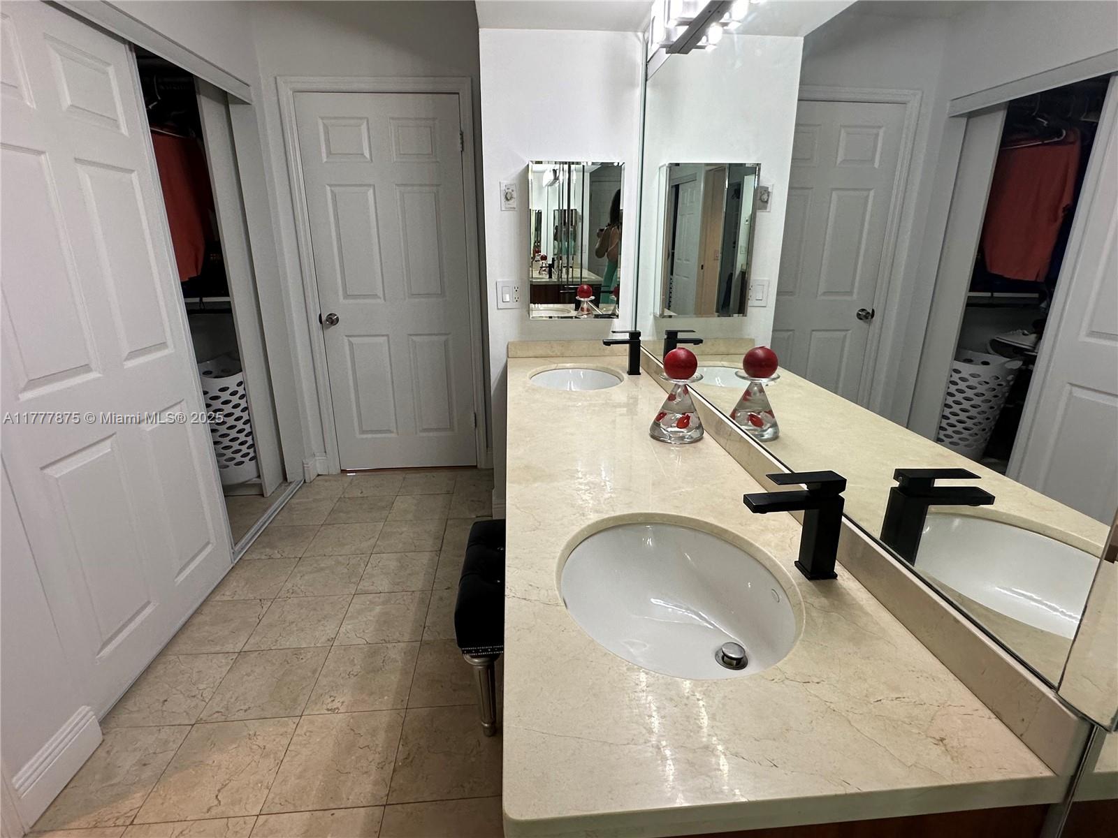 3500 Mystic Pointe Dr # 2507