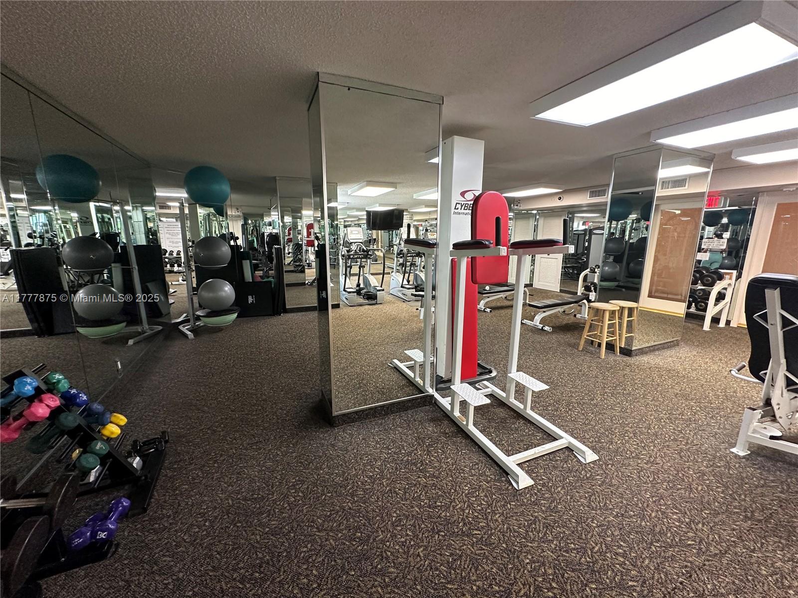 3500 Mystic Pointe Dr # 2507