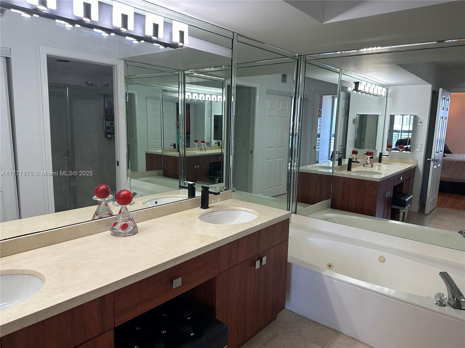 3500 Mystic Pointe Dr # 2507