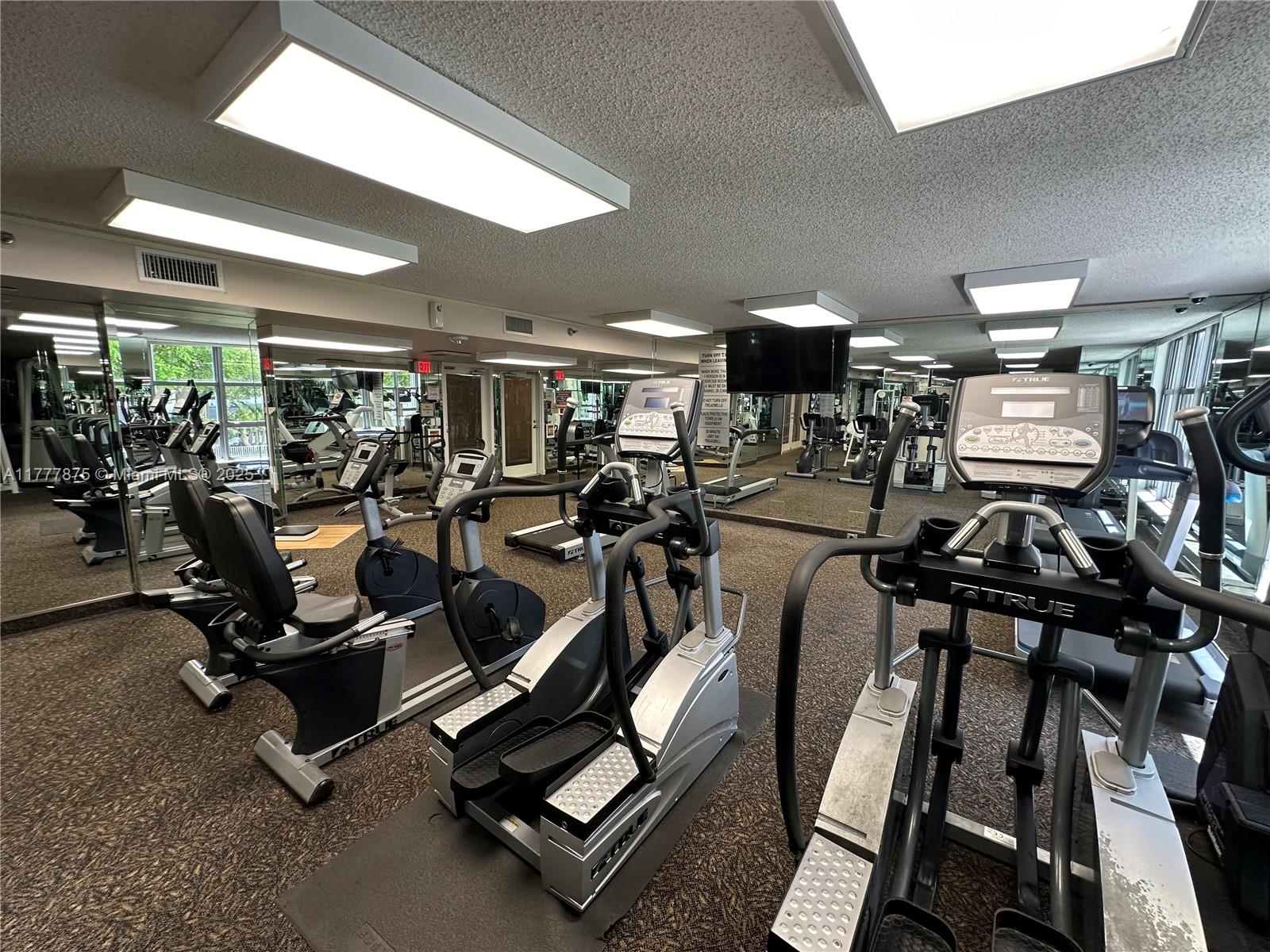 3500 Mystic Pointe Dr # 2507