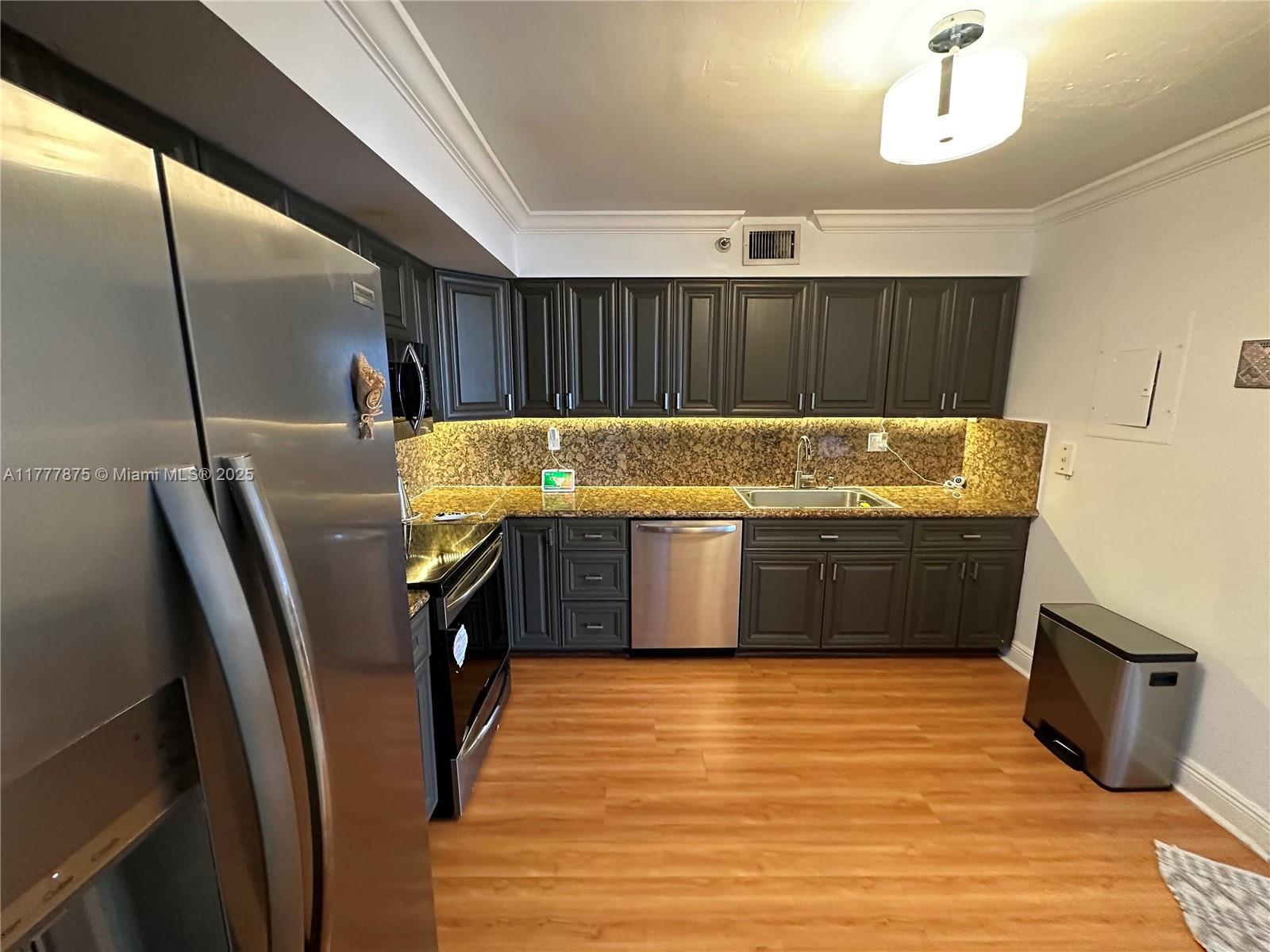 3500 Mystic Pointe Dr # 2507