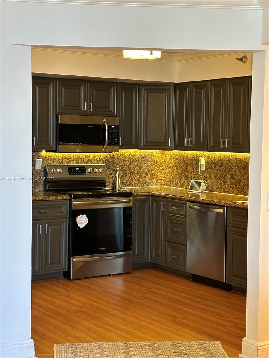 3500 Mystic Pointe Dr # 2507