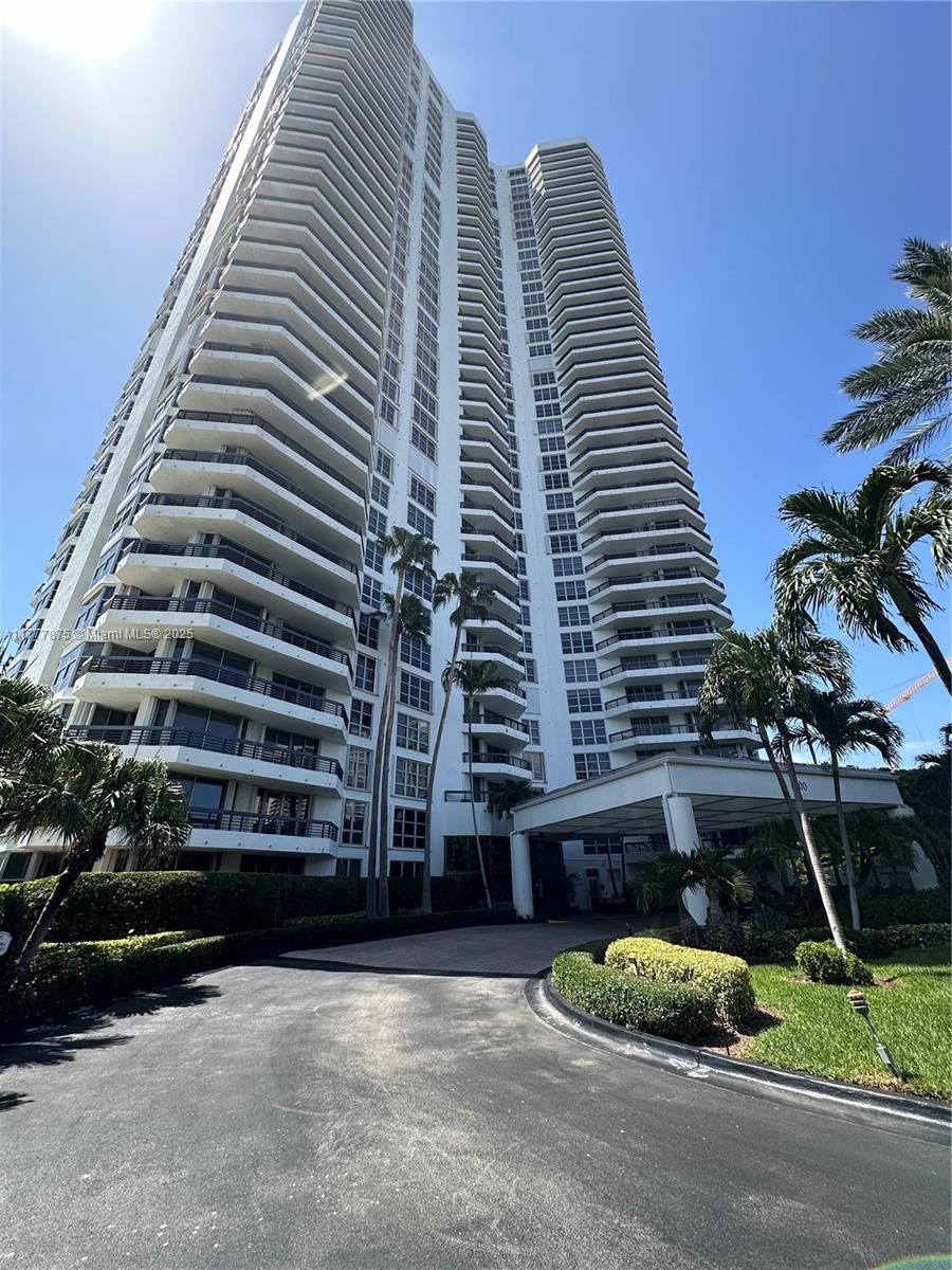 3500 Mystic Pointe Dr # 2507