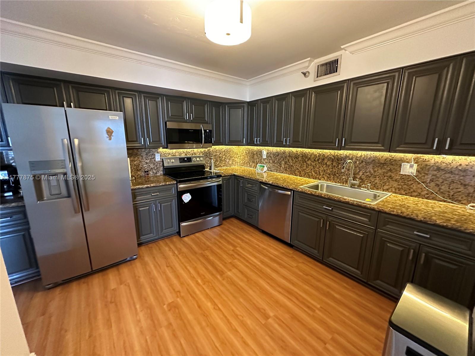 3500 Mystic Pointe Dr # 2507