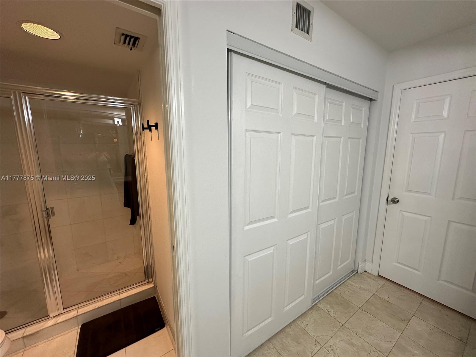 3500 Mystic Pointe Dr # 2507