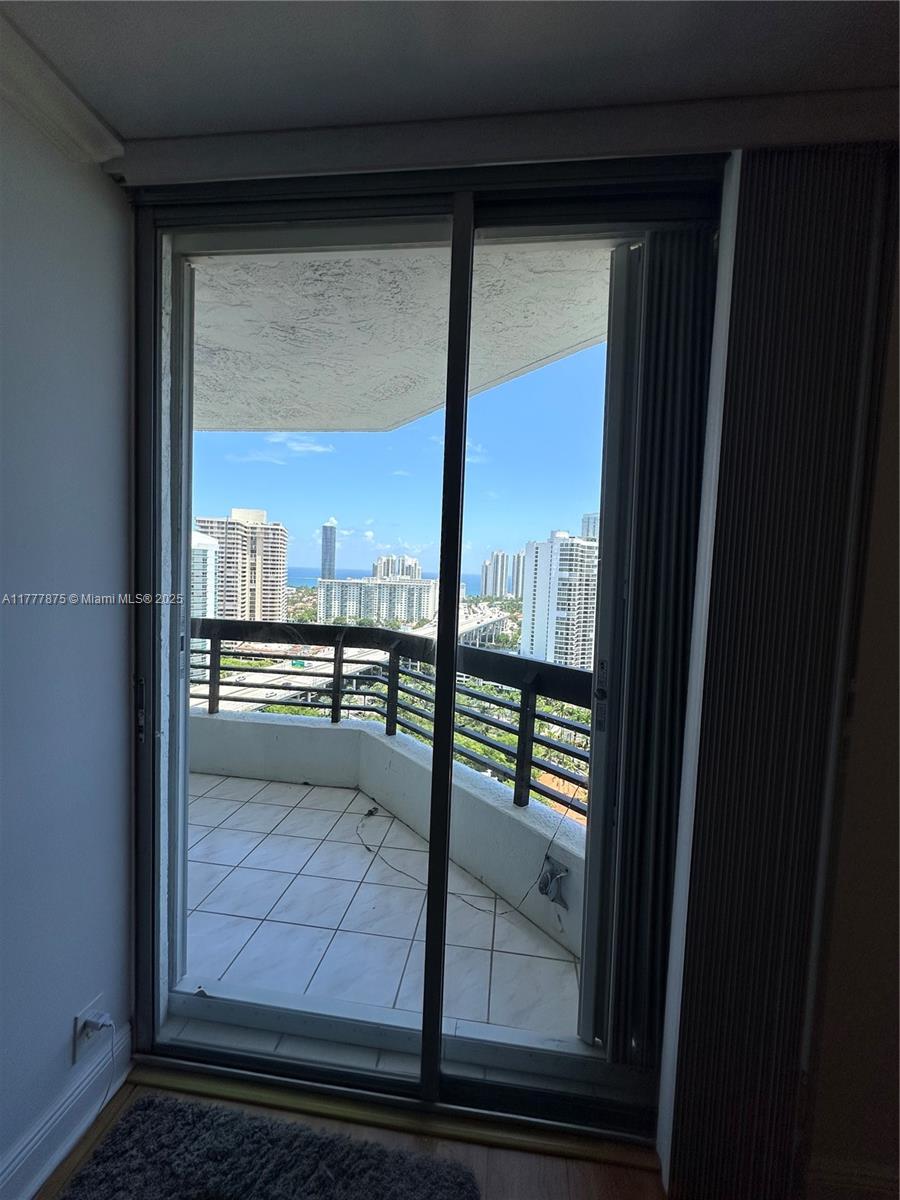 3500 Mystic Pointe Dr # 2507