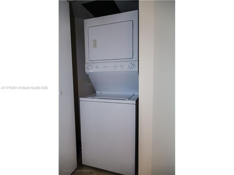 16699 Collins Ave # 2406