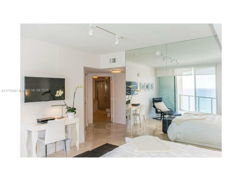 16699 Collins Ave # 2406
