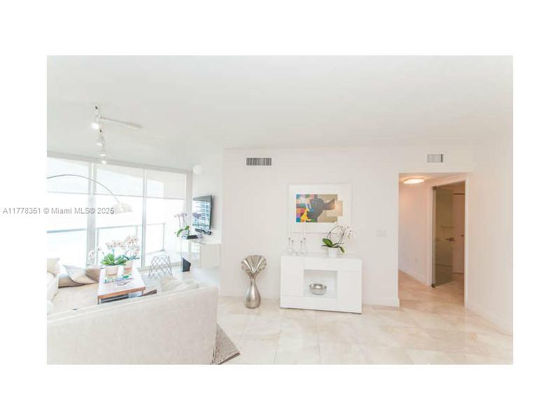 16699 Collins Ave # 2406