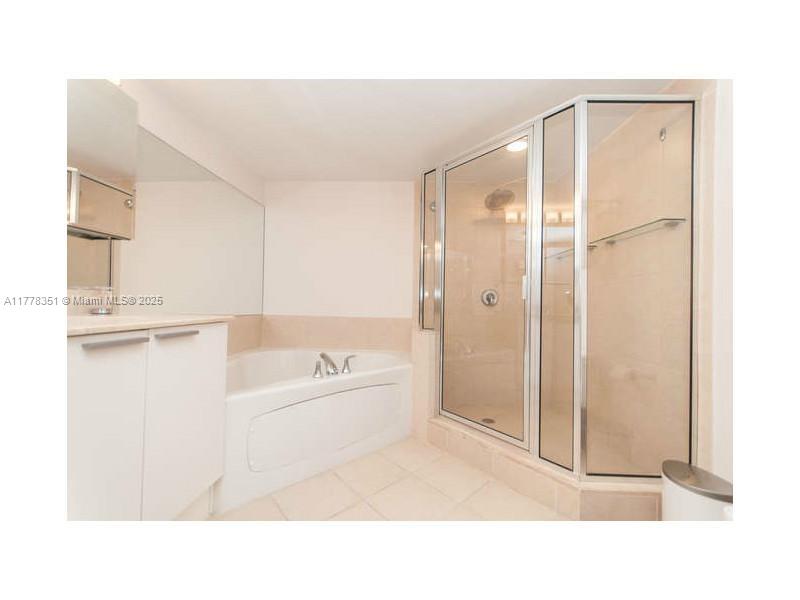 16699 Collins Ave # 2406