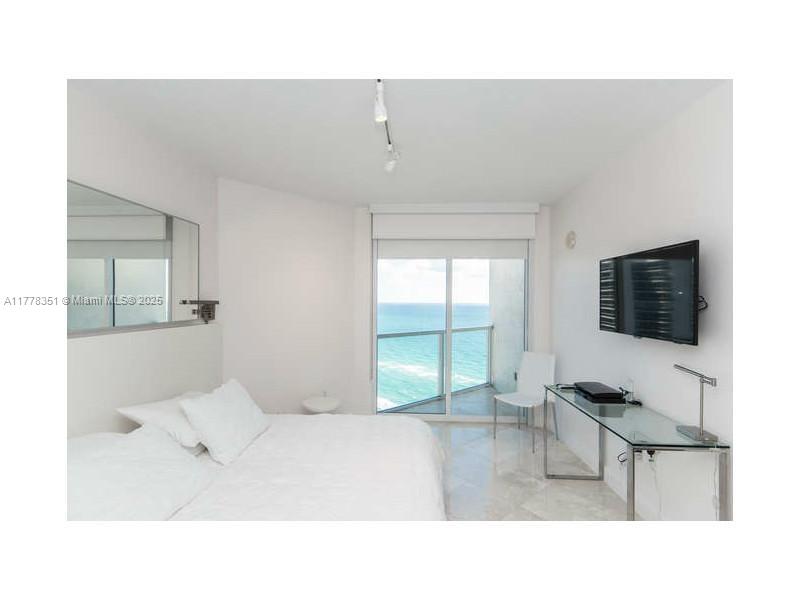 16699 Collins Ave # 2406