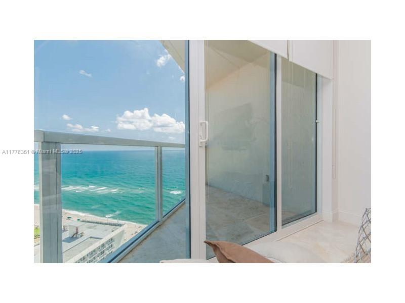 16699 Collins Ave # 2406