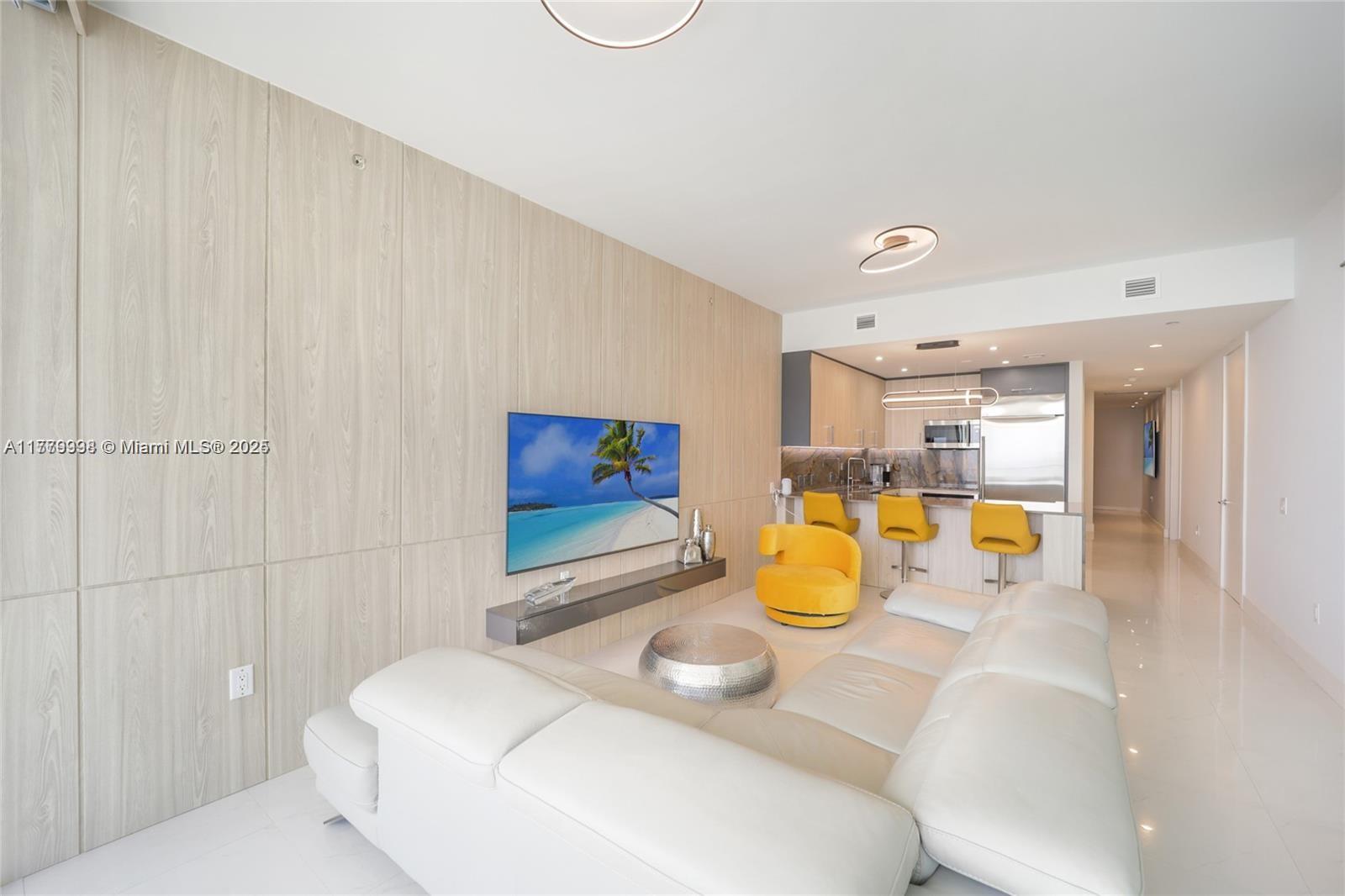 1100 Biscayne Blvd # 3004