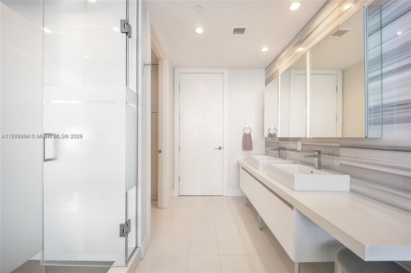 1100 Biscayne Blvd # 3004