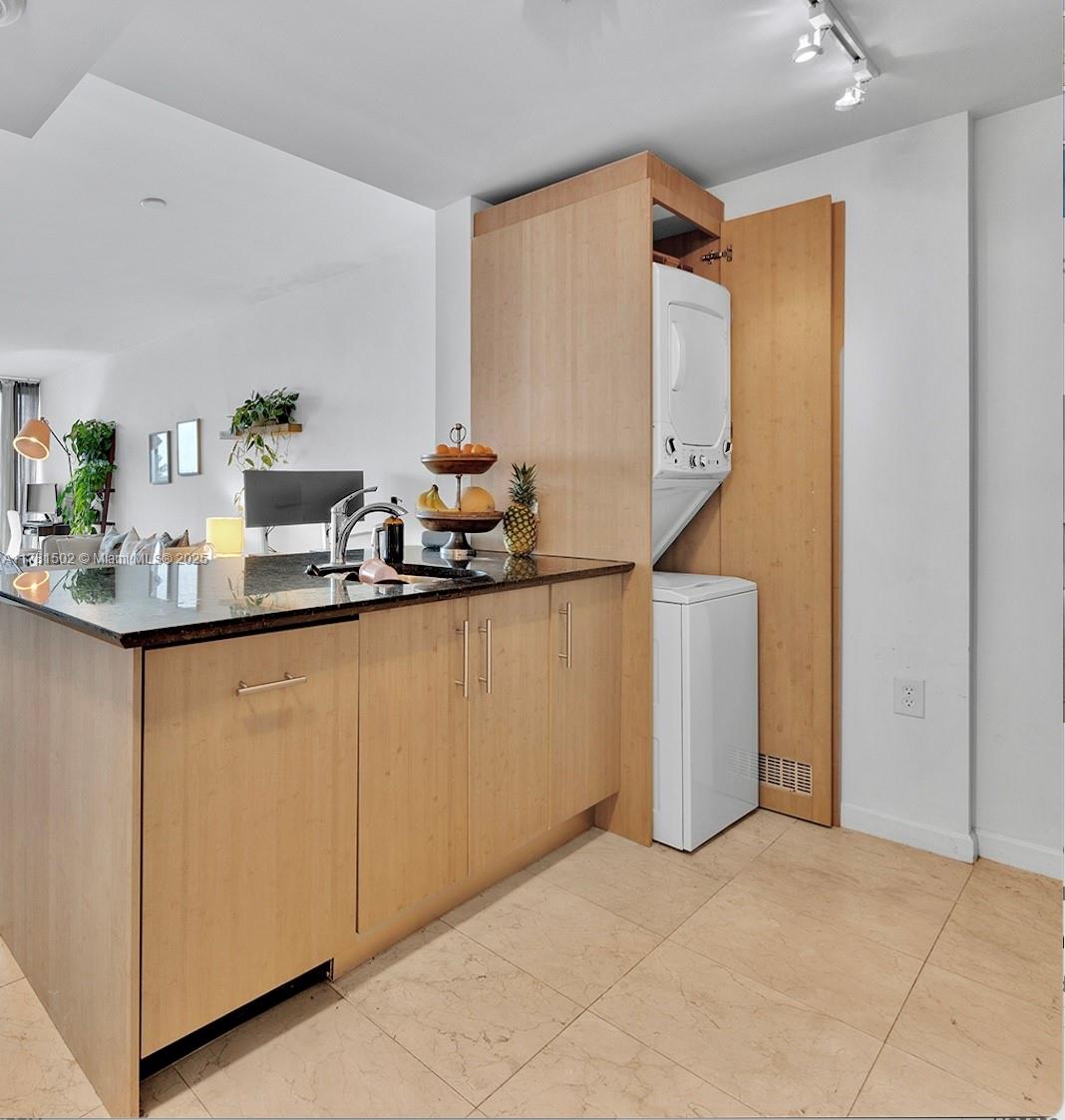 10275 Collins Ave # 429