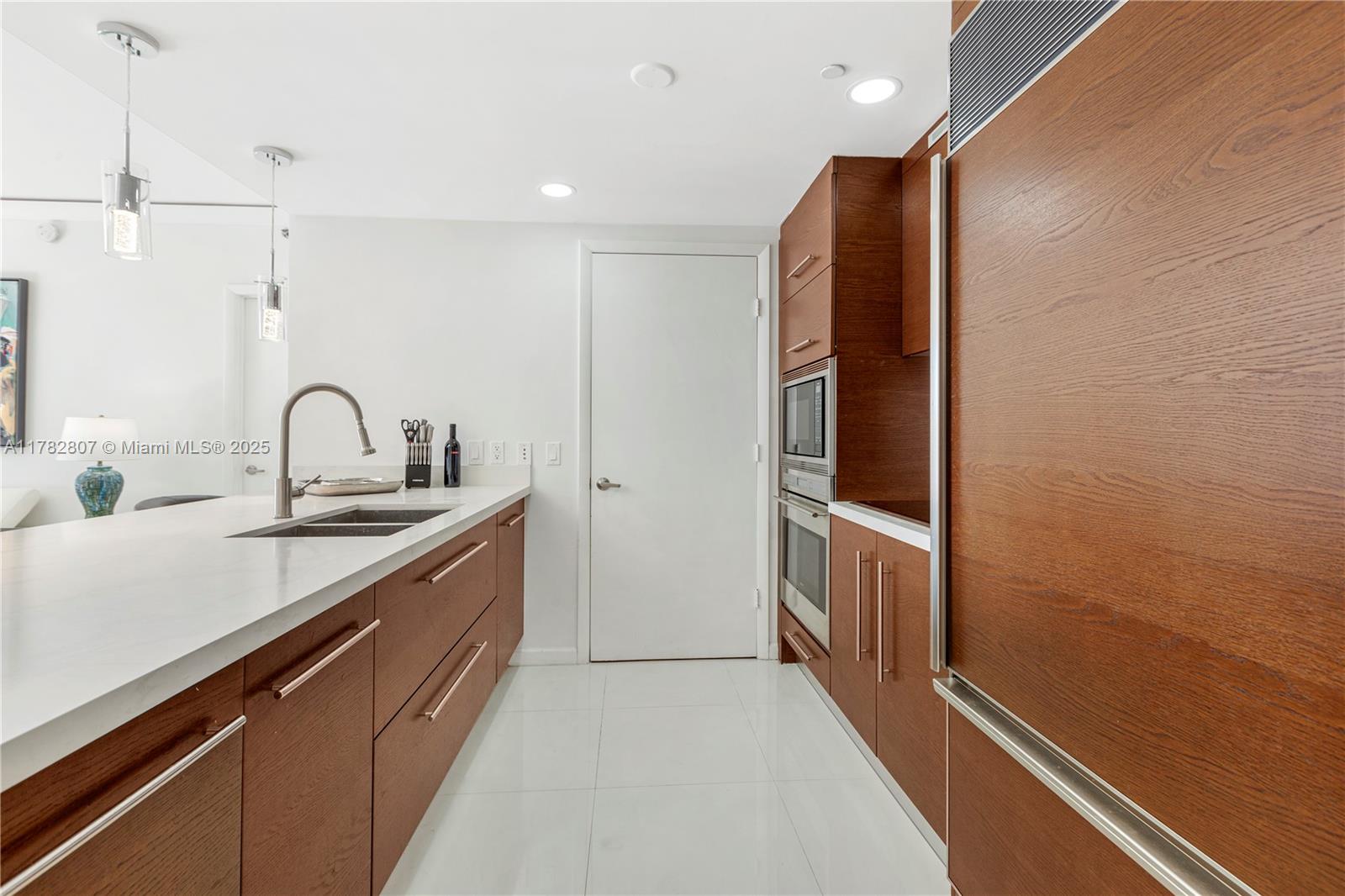 475 Brickell Ave # 3813