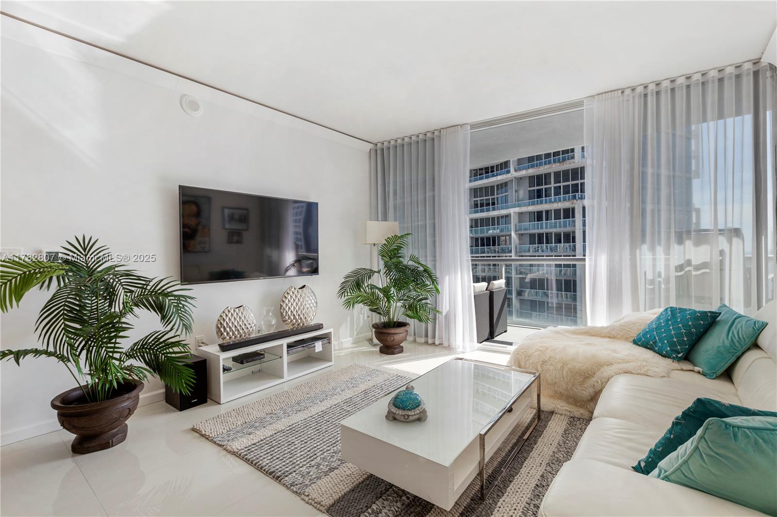 475 Brickell Ave # 3813