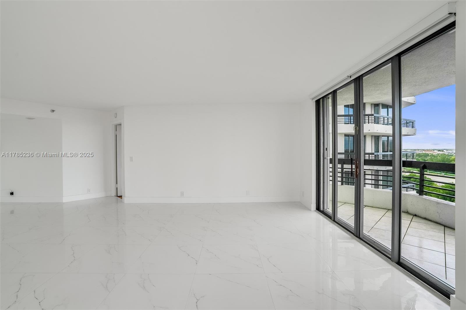 3500 Mystic Pointe Dr # 1205