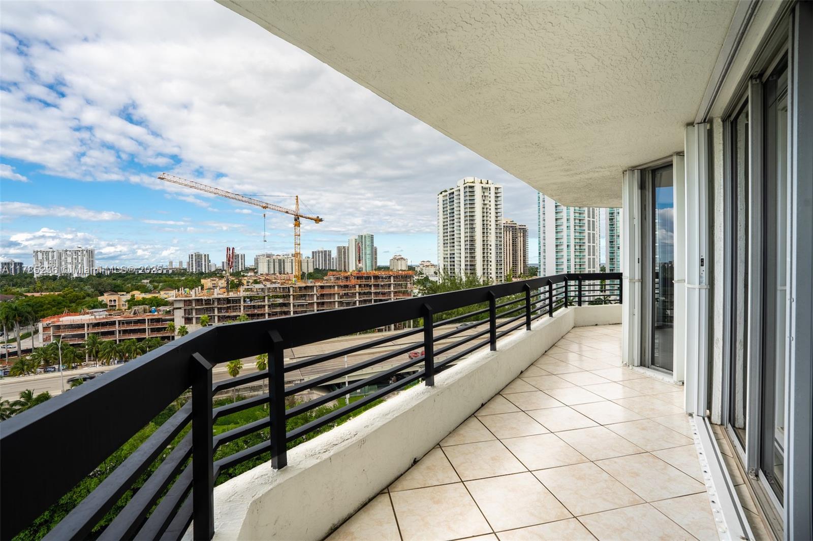 3500 Mystic Pointe Dr # 1205