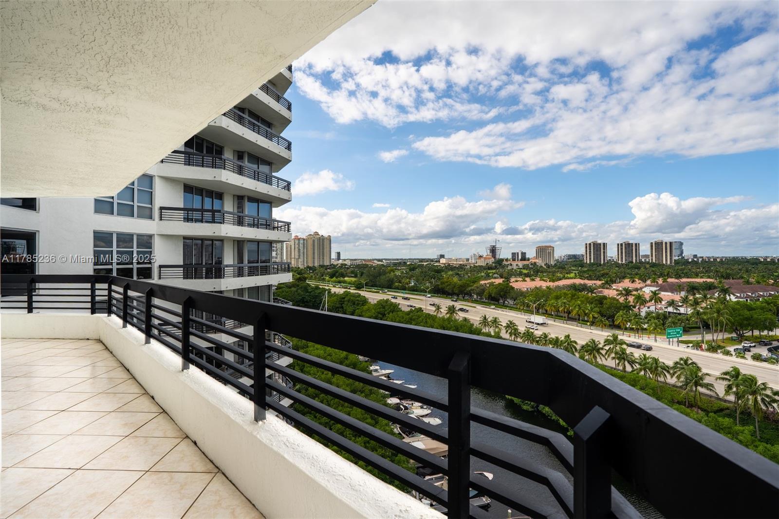 3500 Mystic Pointe Dr # 1205