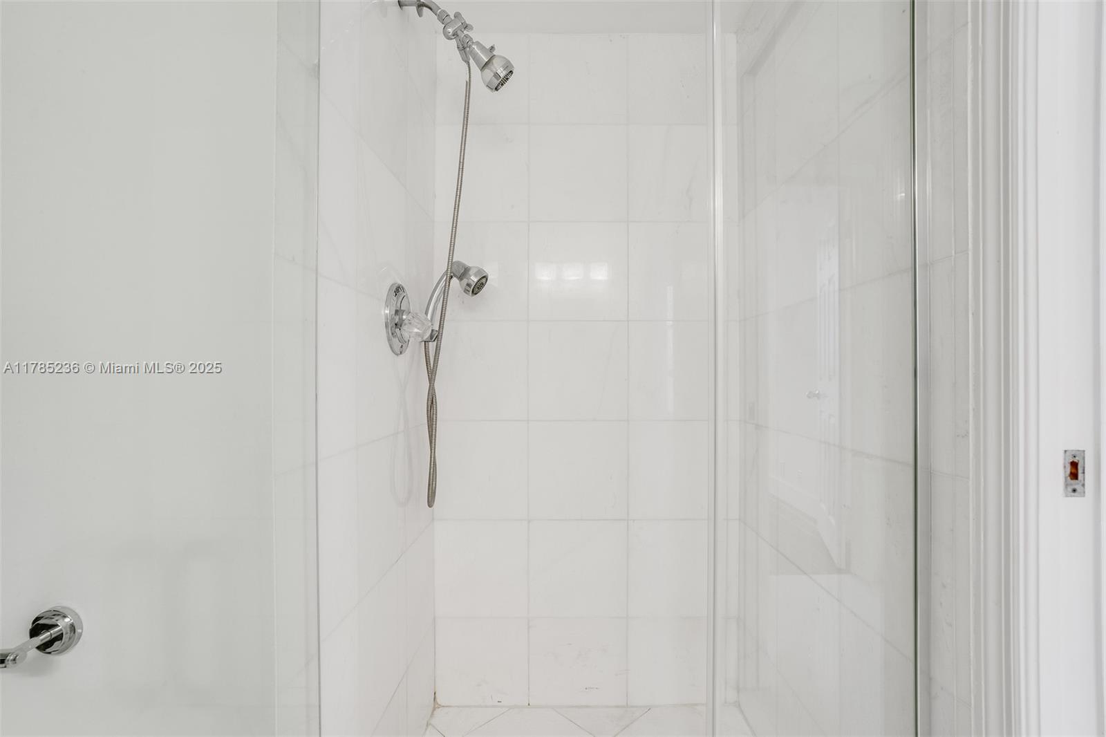 3500 Mystic Pointe Dr # 1205