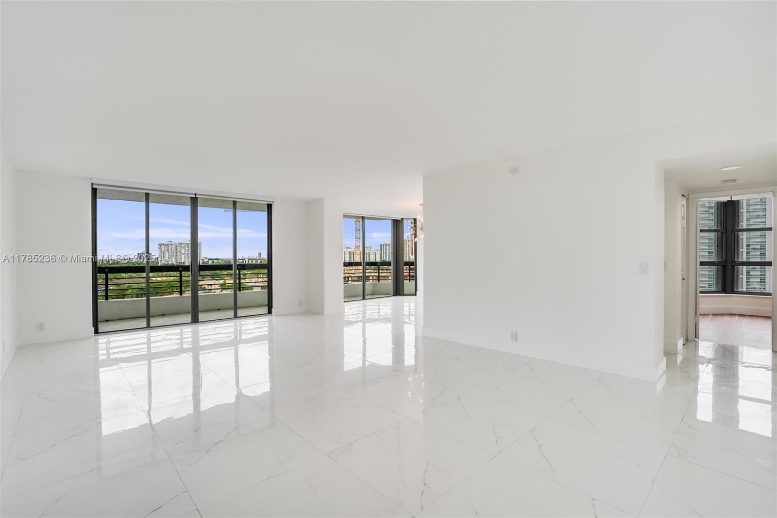 3500 Mystic Pointe Dr # 1205