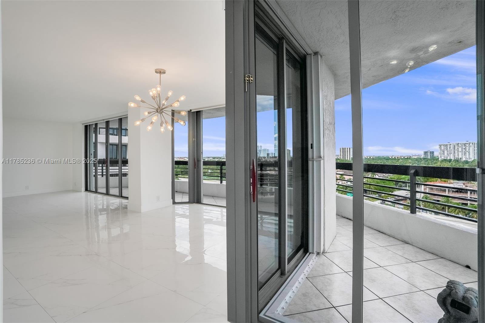 3500 Mystic Pointe Dr # 1205