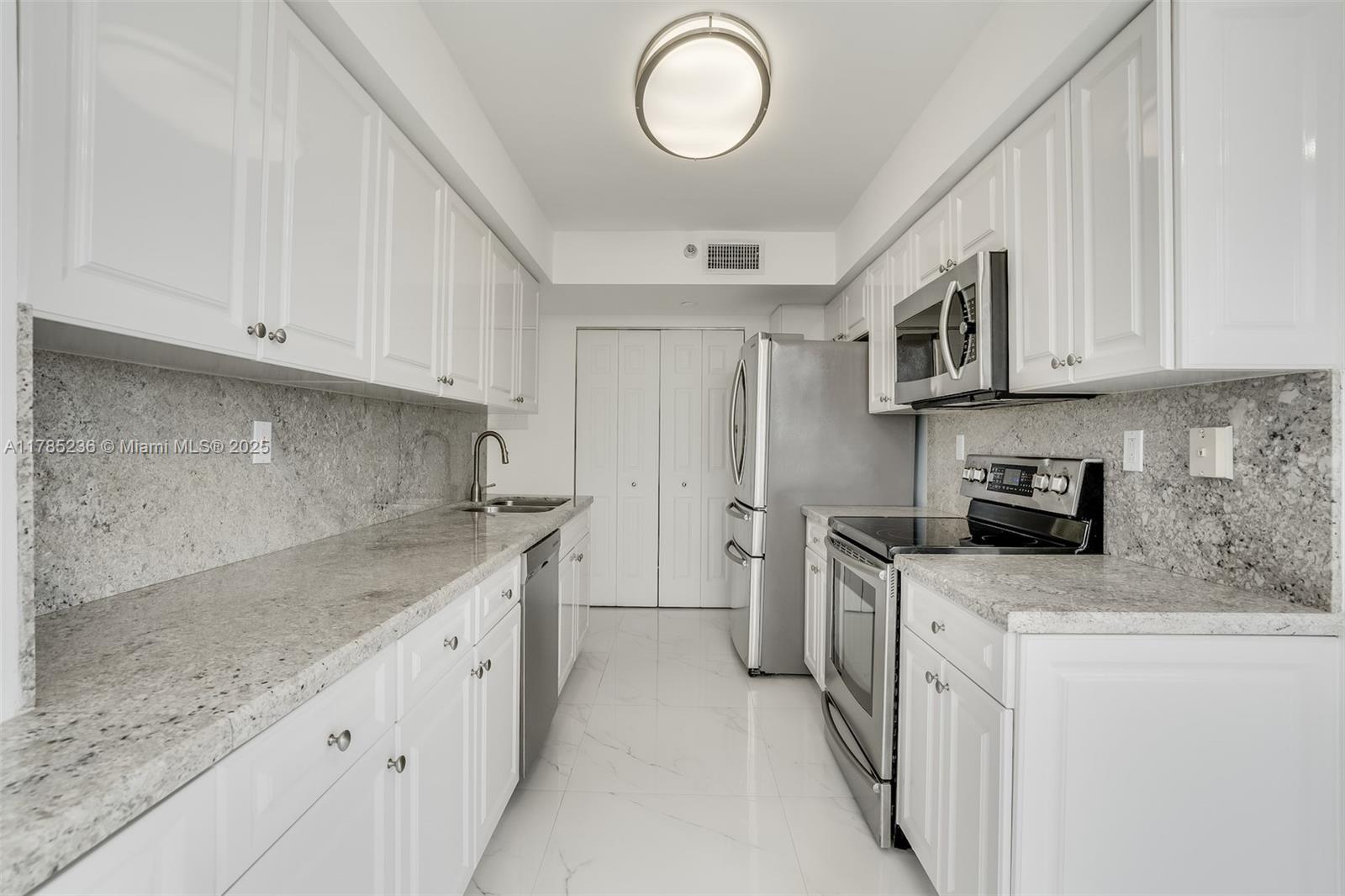 3500 Mystic Pointe Dr # 1205